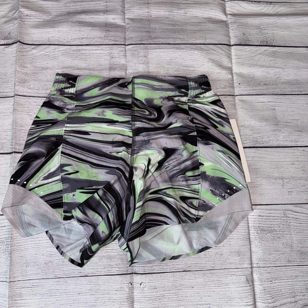 NWT Women's Lululemon Hotty Hot HR Short